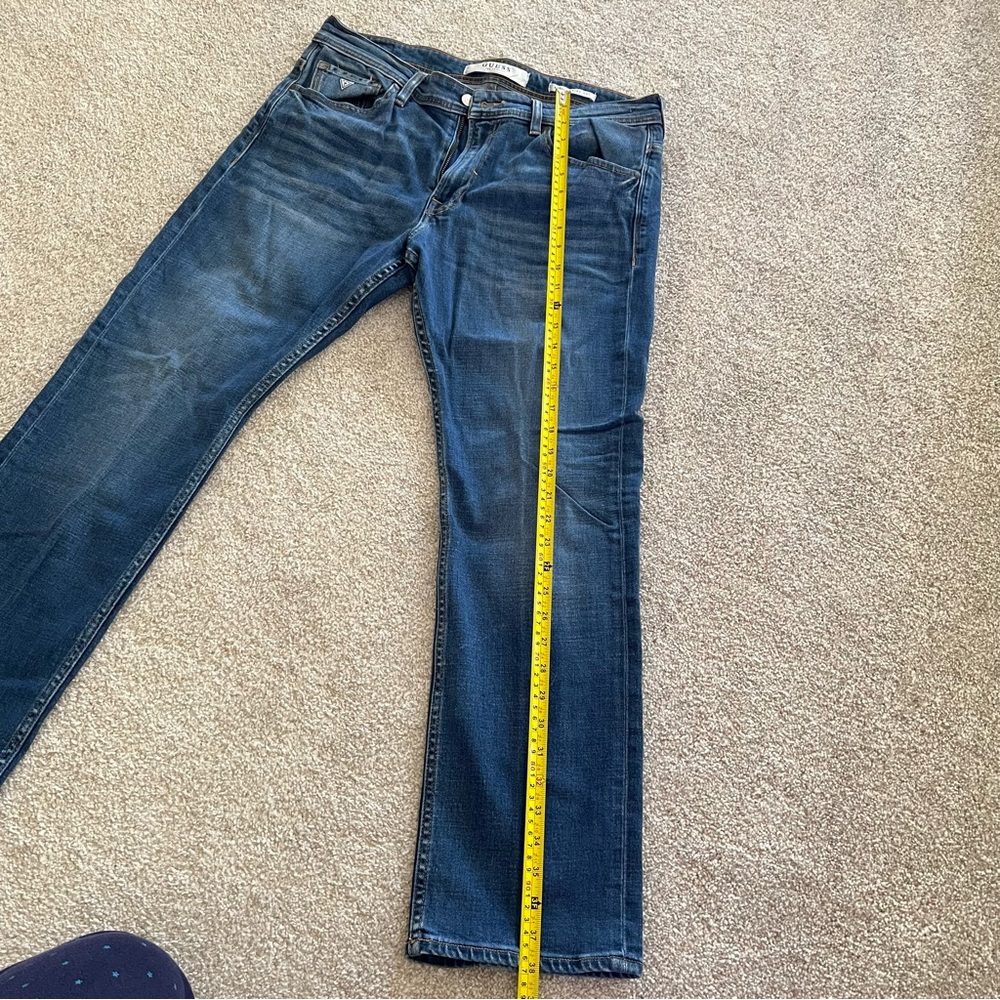 Guess Los Angeles Medium Wash Denim Regular Straight Jeans 36x30 NWOT - Picture 5 of 7